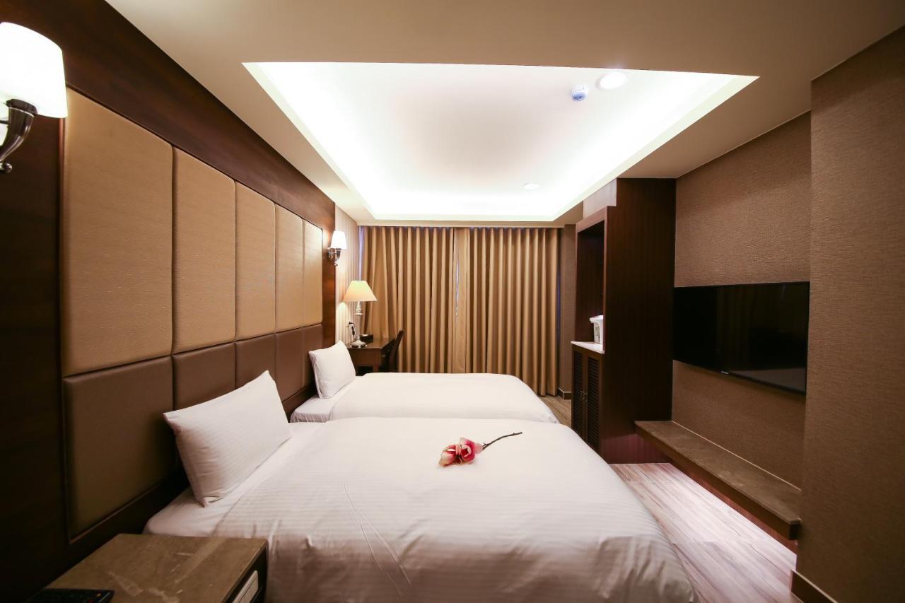 Maple Hotel Second Branch 타이난 외부 사진