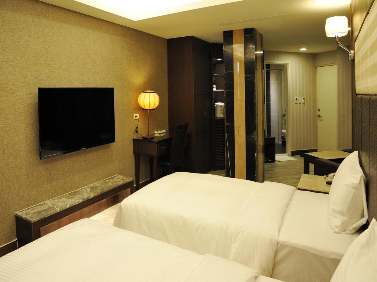 Maple Hotel Second Branch 타이난 외부 사진